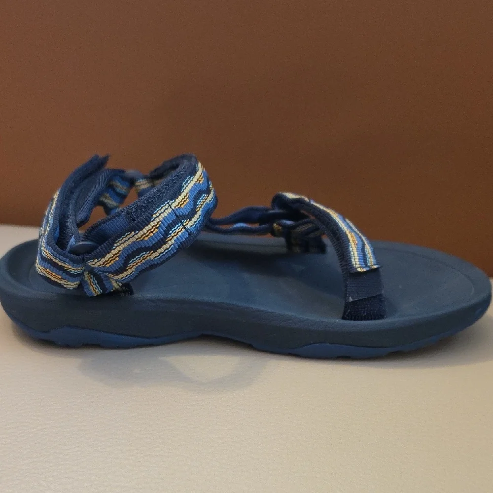 Teva Kids Hurricane XLT 2 sport sandals in the Kishi Dark Blue, Size 2, NWOB